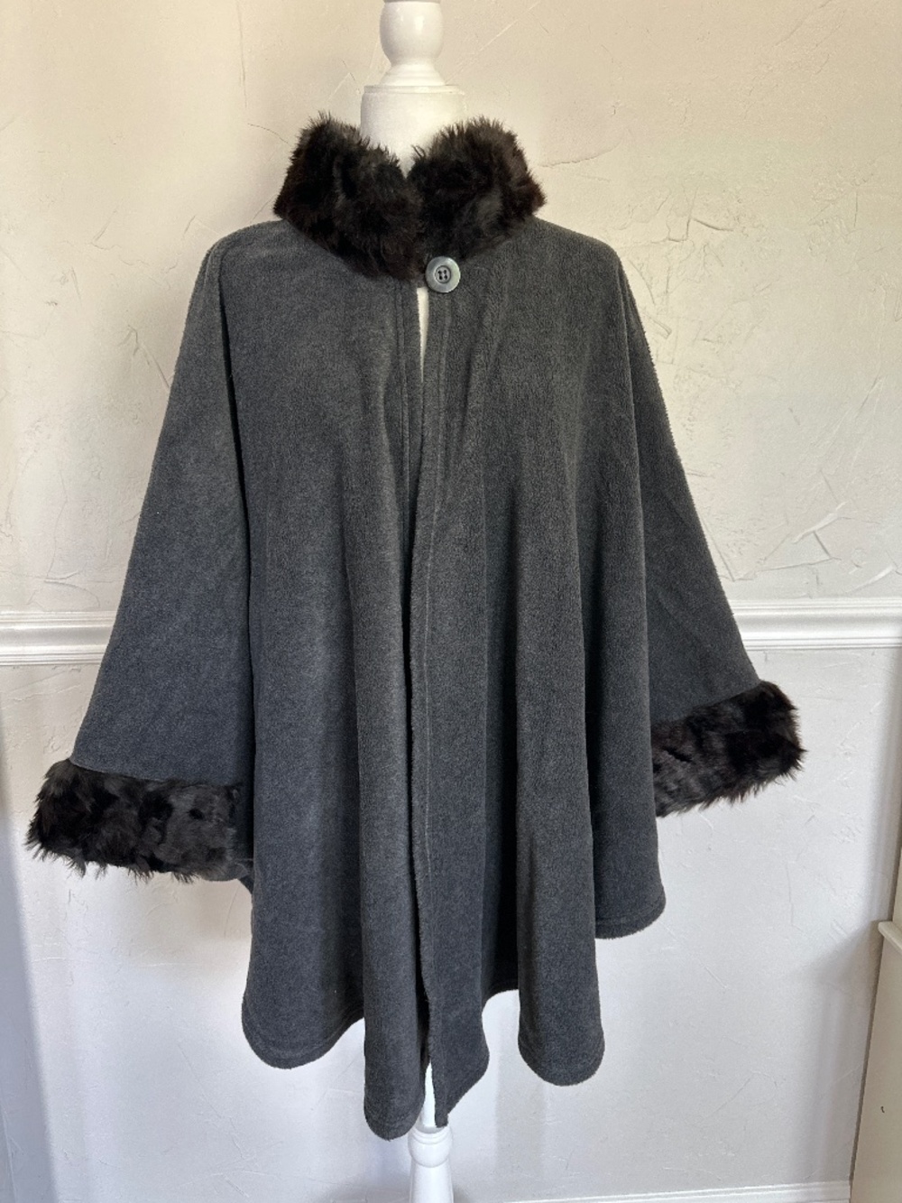 Soft Surroundings Faux Fur Trim Cape in Grey